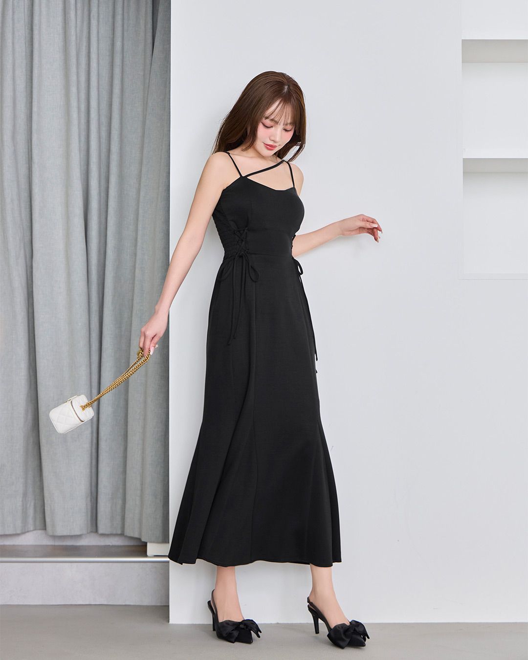 90s usa製 レーヨンキャミソール チャイナワンピース ブラックhooked 胸元カッティングフェザーキャミワンピース [E3364] - レディース