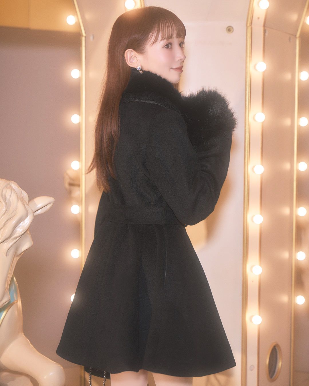 ファーカラーフレアコート オフホワイト | ファッション通販＆メディア