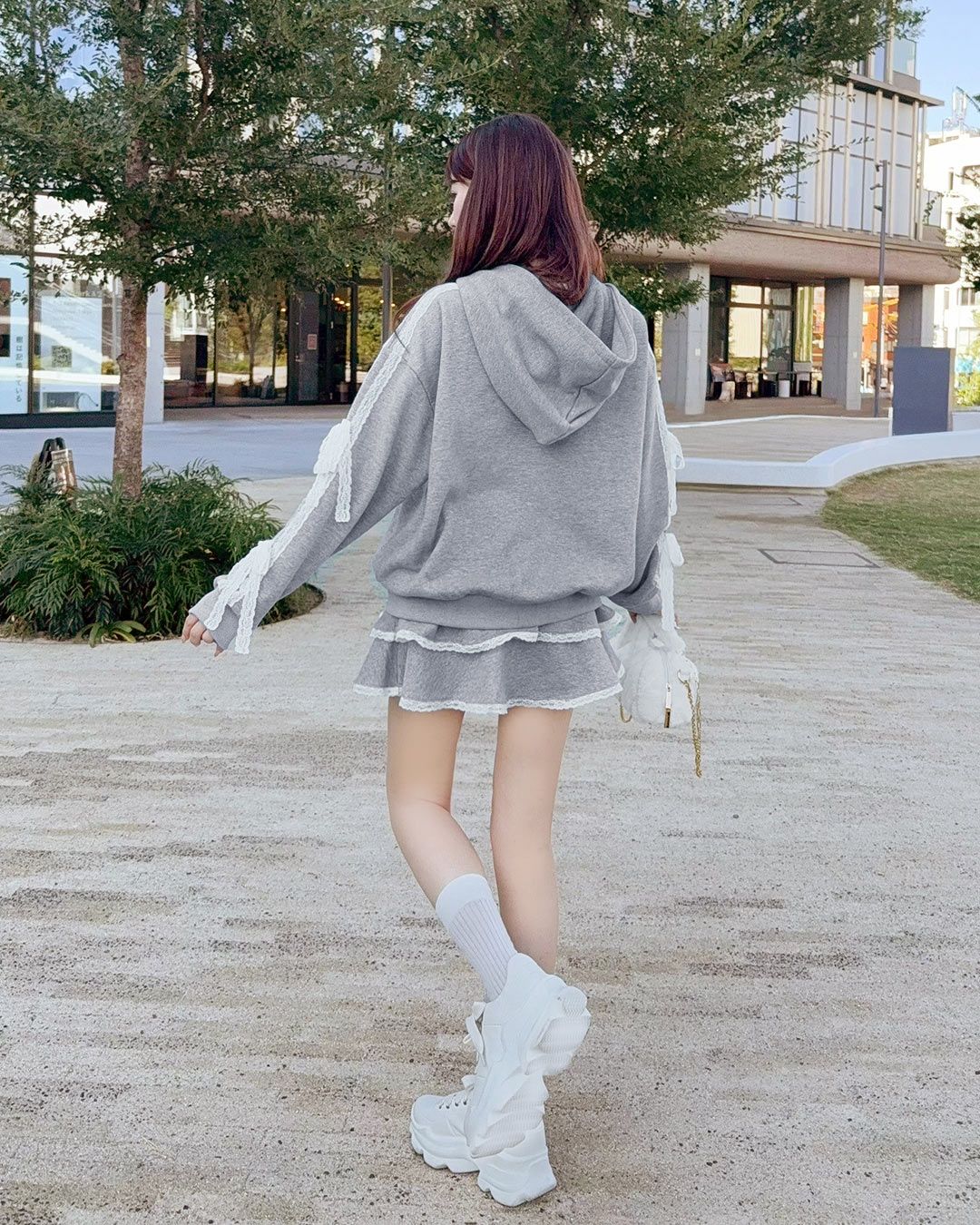 cherimi ラメ裏毛フリルスカートセットアップ ラメ裏毛フリルスカートセットアップ(インナーパンツ付き) グレー