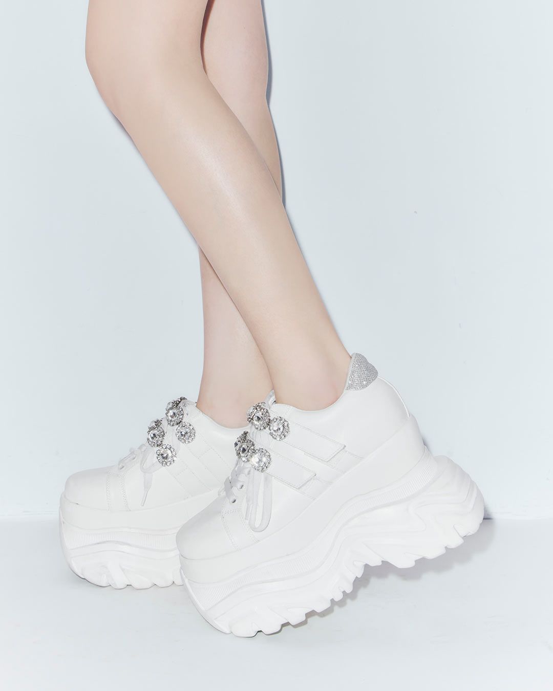 michellMacaron ボリュームソールビジューベルトスニーカー白 L ボリュームソールビジューベルトスニーカー ホワイト | ファッション