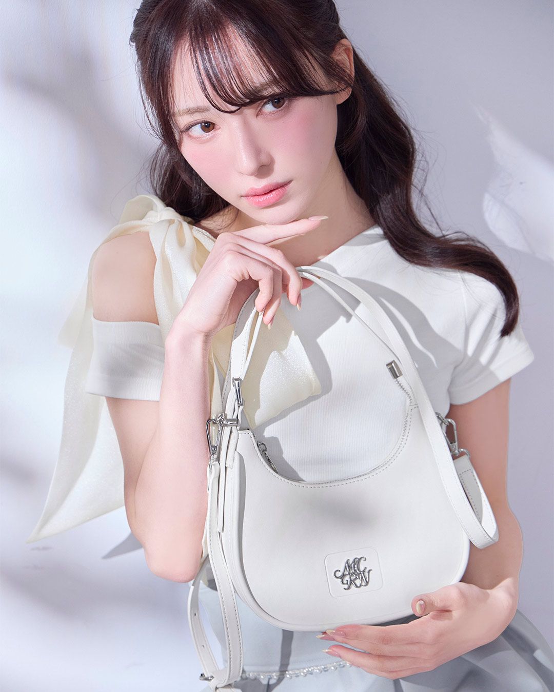 ハーフムーンショルダーバッグ ホワイト | ファッション通販＆メディア