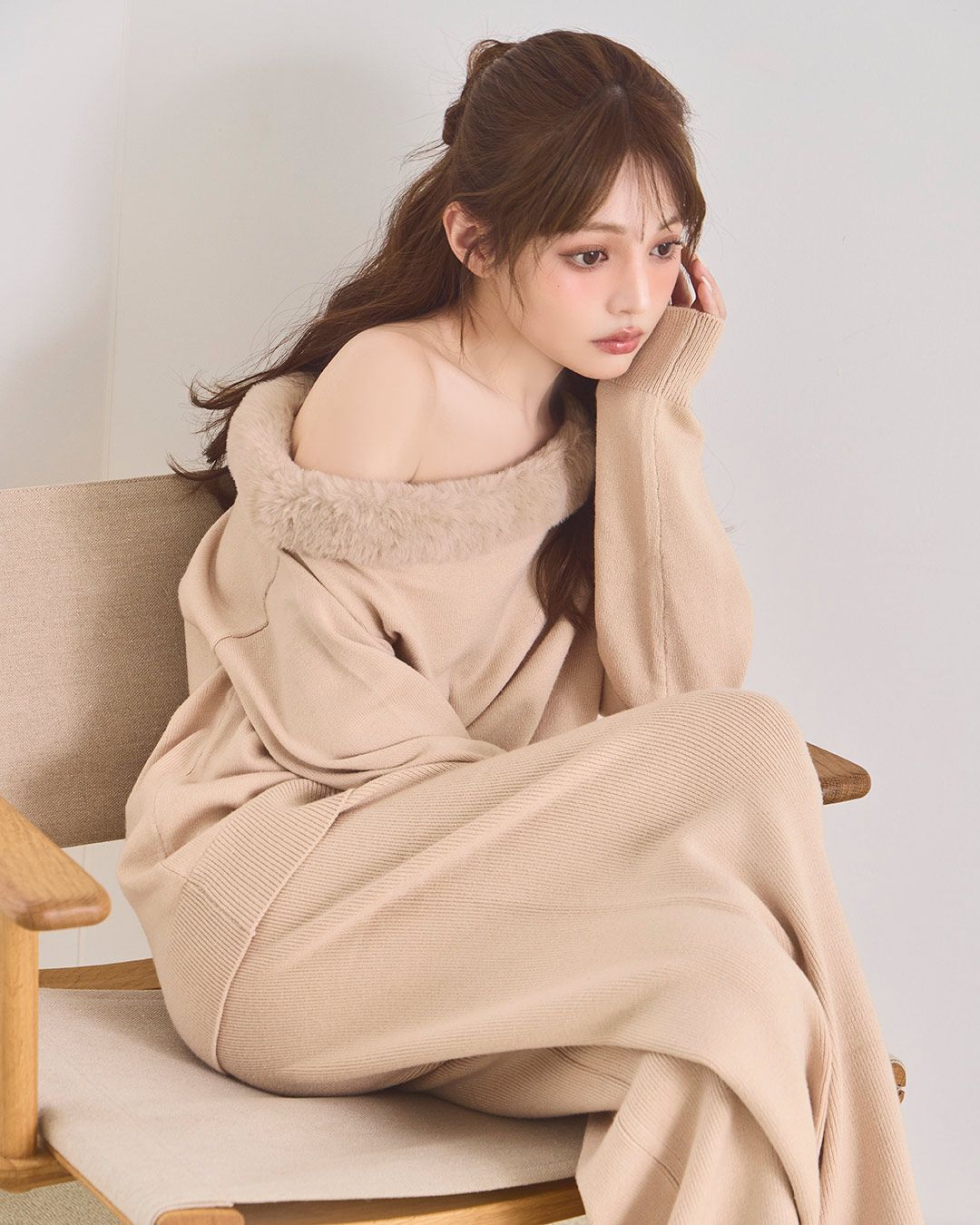 ファーワンショルニットセットアップ ベージュ | ファッション通販