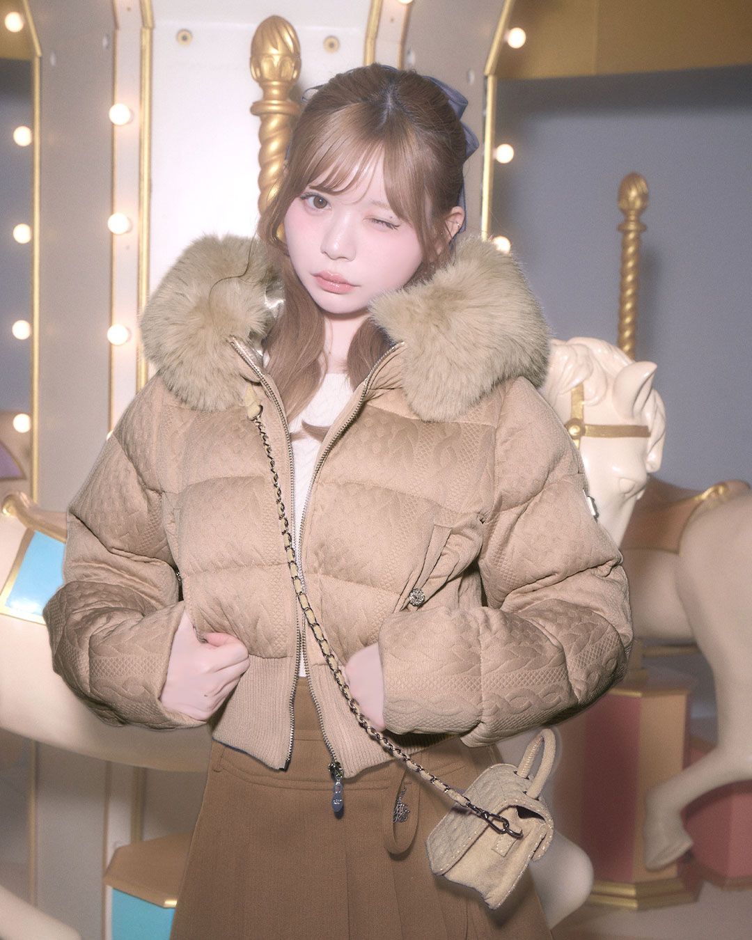 ミシェルマカロン ファーフードケーブル柄 ショートダウン ファーフードケーブル柄ショートダウン ベージュ | ファッション通販