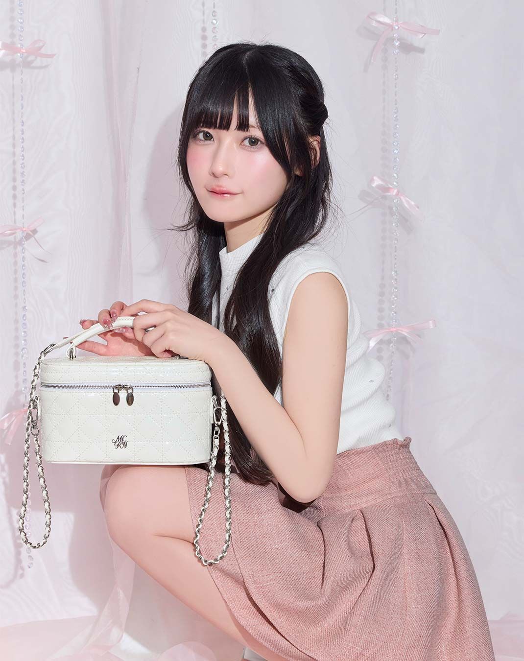 エナメルキルティングバニティバッグ アイボリー | ファッション