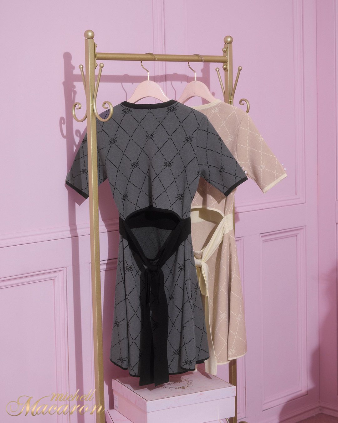 michellmacaron イモちゃん モノグラムニットワンピース ピンク