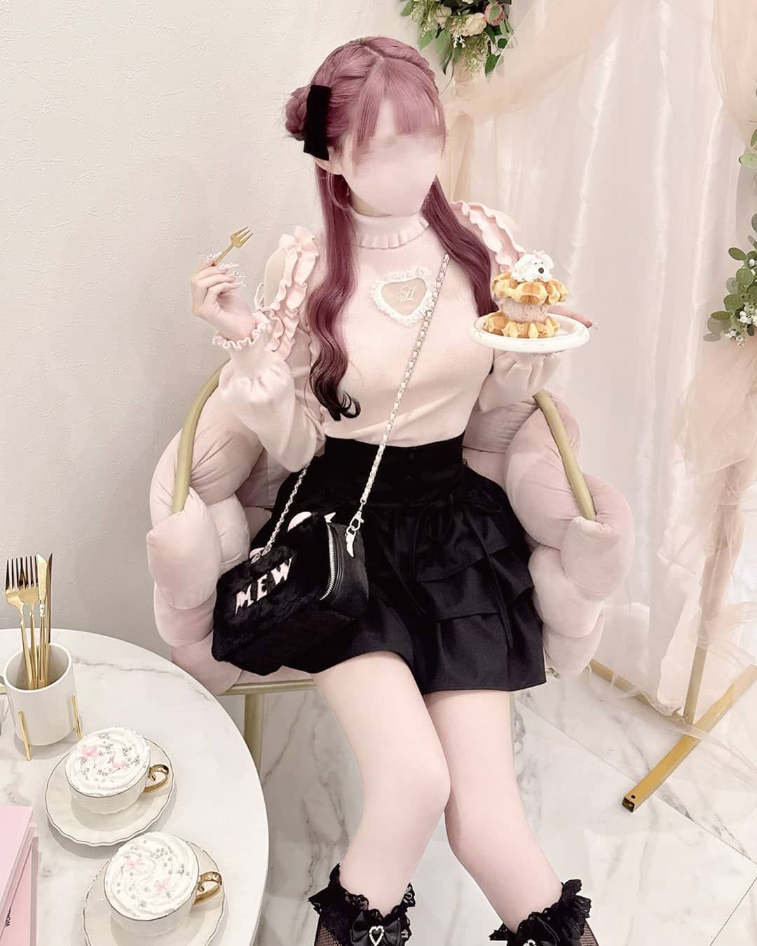 MEWロゴファーショルダーバッグ ブラック×ピンク | ファッション通販
