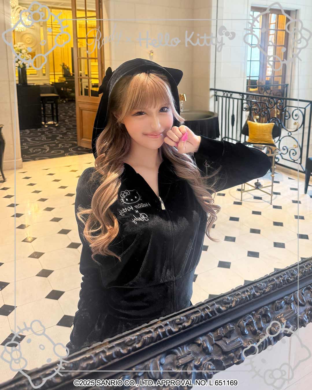 専用ーRady キティコラボベロアセットアップーブラック Hello Kitty ベロアスカートセットアップ(インナーパンツ付