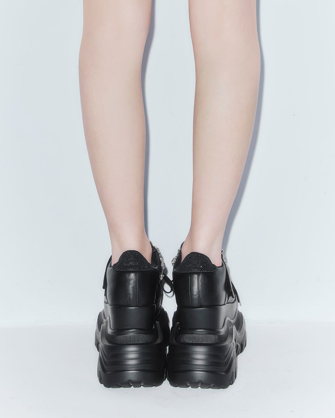 ボリュームソールビジューベルトスニーカー ホワイト | ファッション