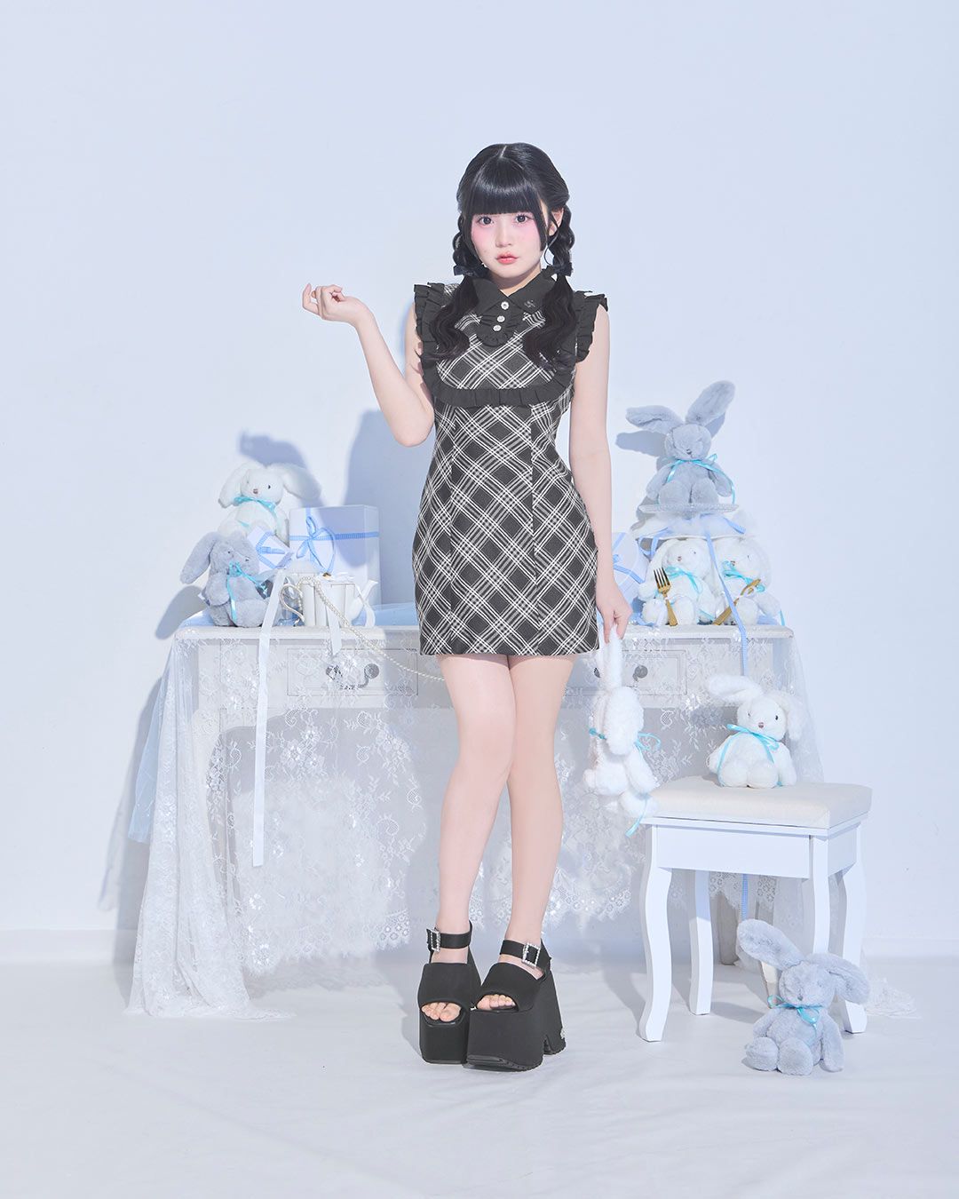 ビジュー厚底パテッドサンダル ブラック | ファッション通販＆メディア