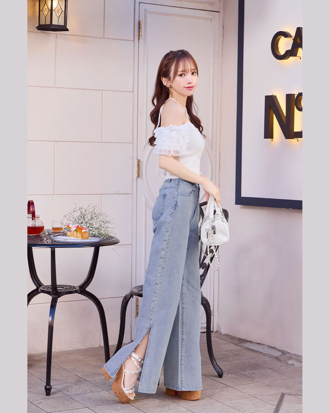 サイドビジューワイドデニムパンツ ライトブルー | ファッション