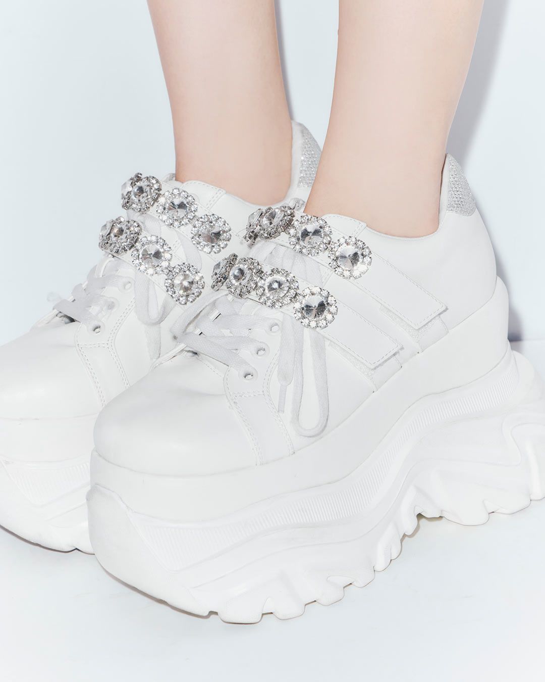 michellMacaron ボリュームソールビジューベルトスニーカー ボリュームソールビジューベルトスニーカー ホワイト | ファッション