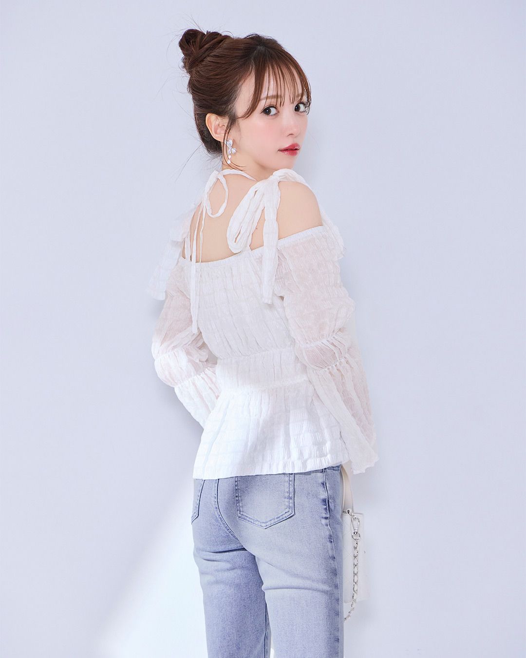 オフショルリボントップス ホワイト | ファッション通販＆メディア