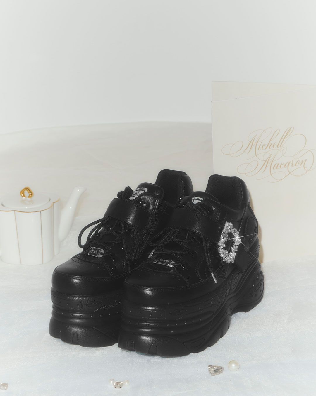 YOSUKEビジューバックル厚底スニーカー ホワイト | ファッション通販