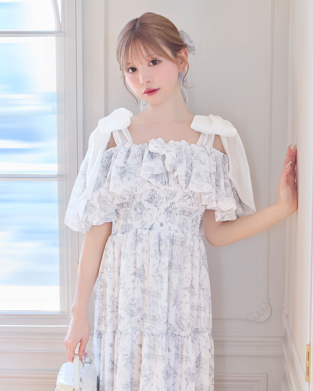 ロイヤルフルールワンピース（ヘアリボン付き） ベージュ