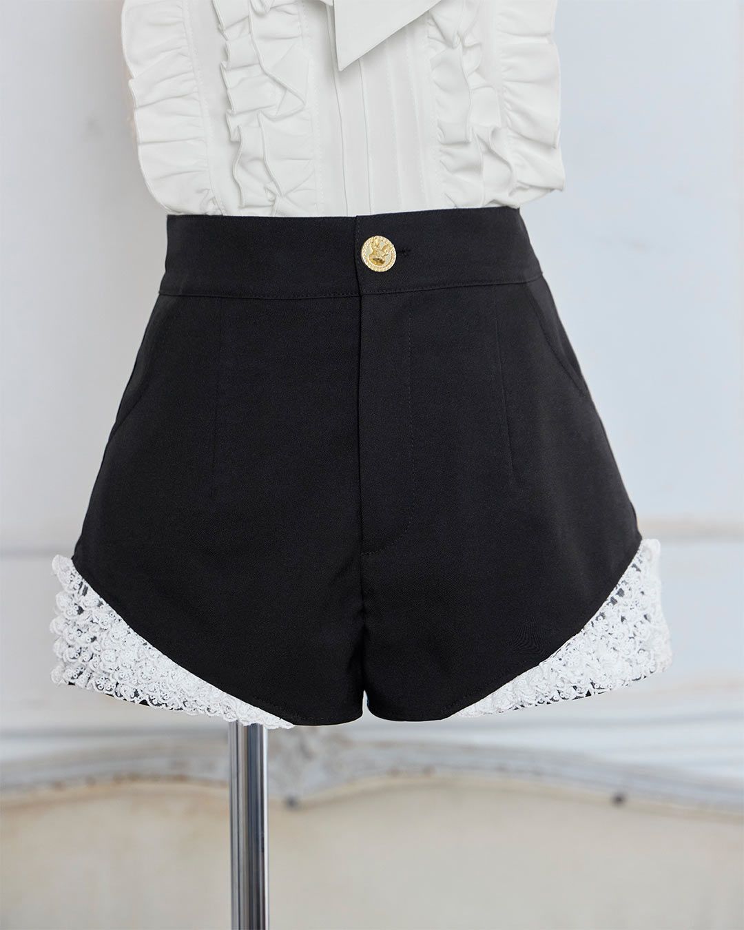 Bunny Frill Short Pants ブラック | ファッション通販＆メディア