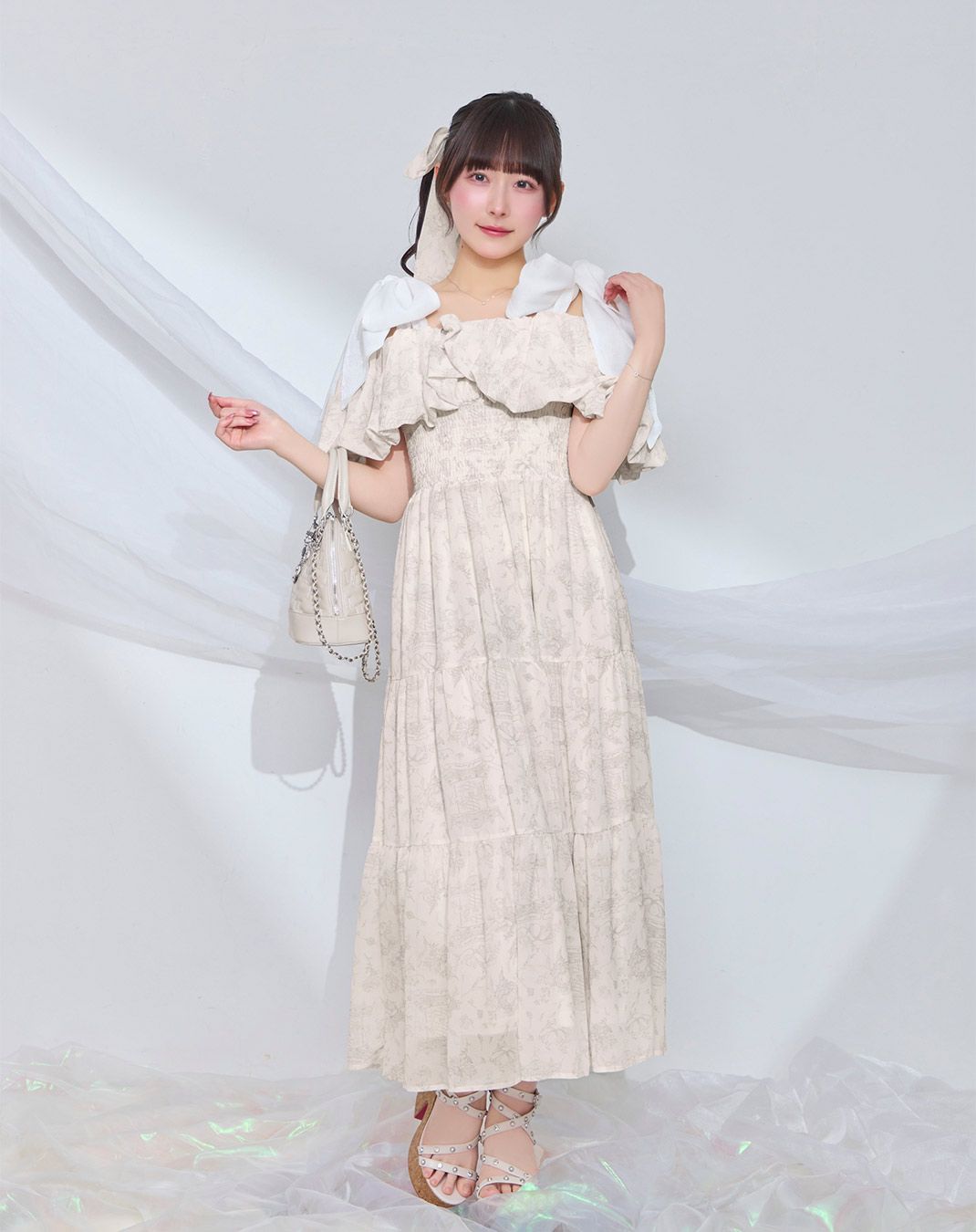ミシェルマカロンロイヤルフルールワンピース（ヘアリボン付き）ベージュ ロイヤルフルールワンピース（ヘアリボン付き） ベージュ
