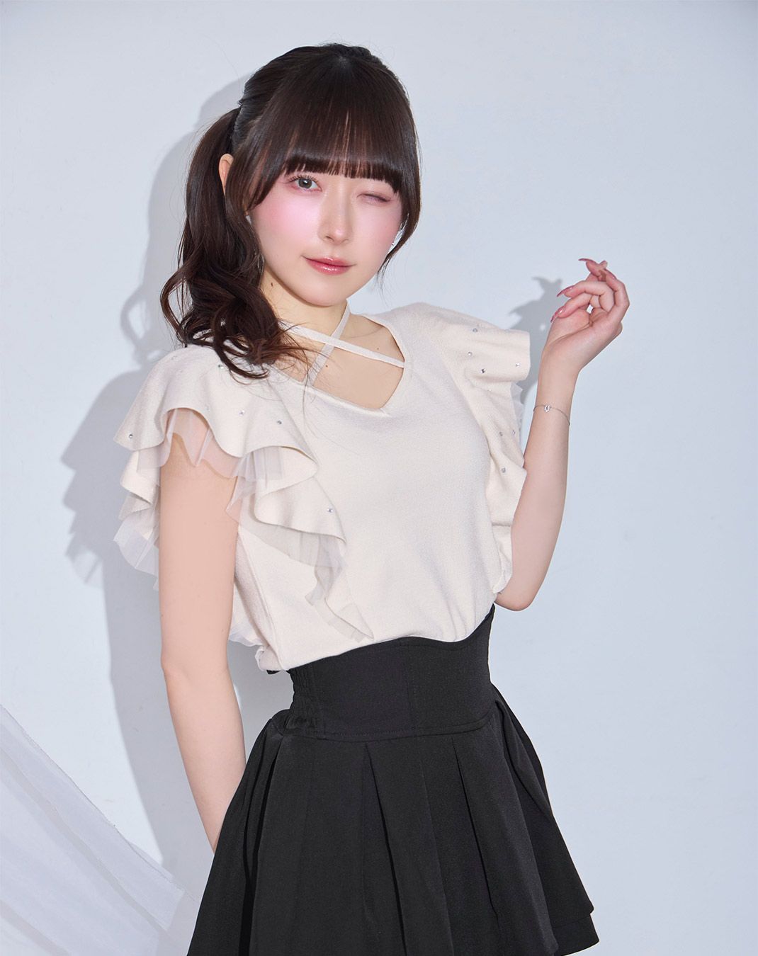 ビジューフリルニットトップス アイボリー | ファッション通販