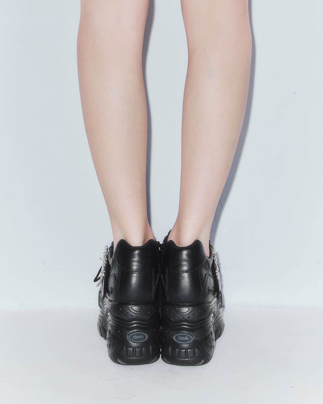 YOSUKEビジューバックル厚底スニーカー ホワイト | ファッション通販